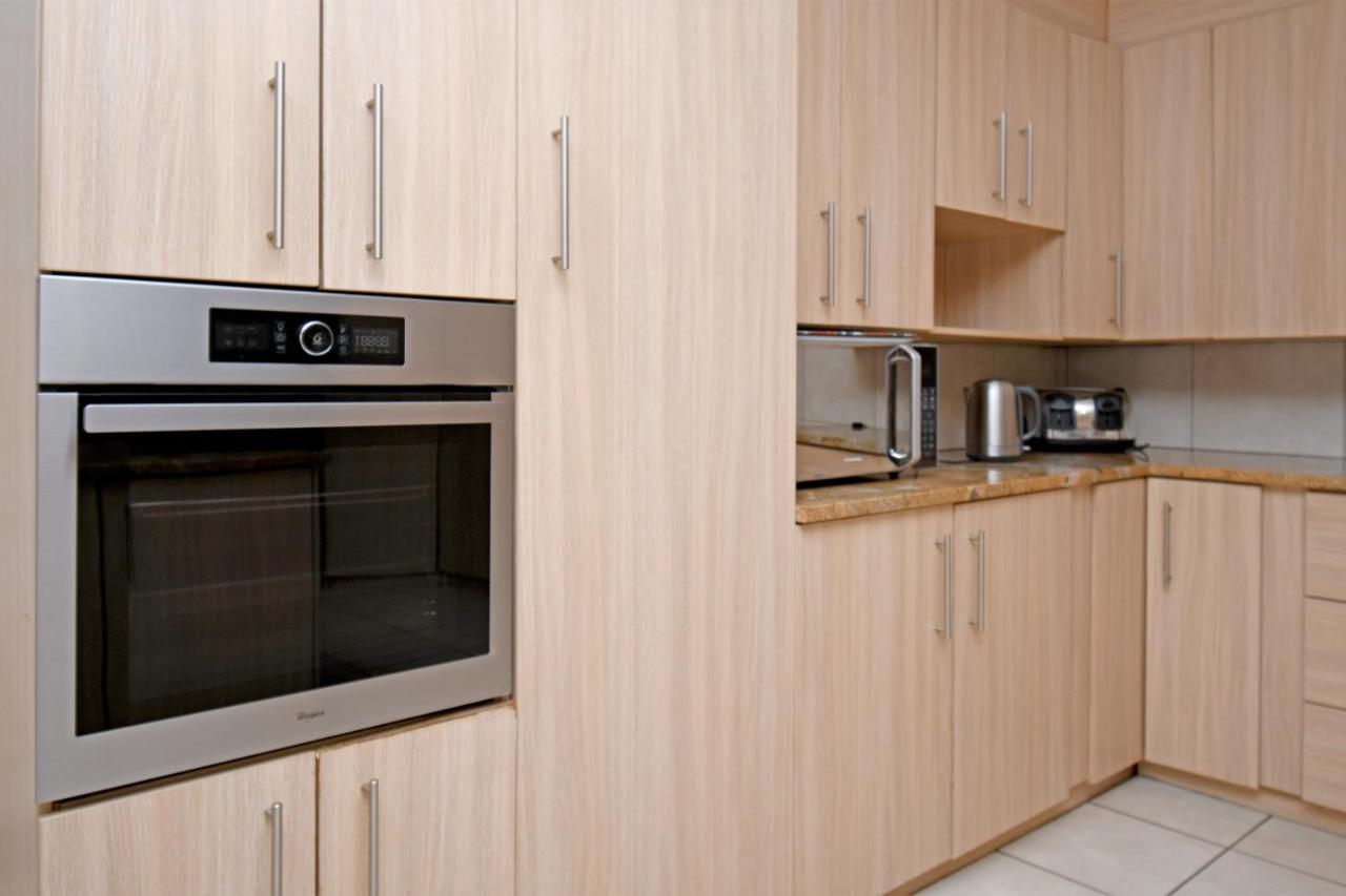 Zwelakho Furnished Apartments The Cube Johannesburg Kültér fotó