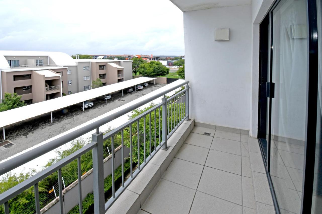 Zwelakho Furnished Apartments The Cube Johannesburg Kültér fotó