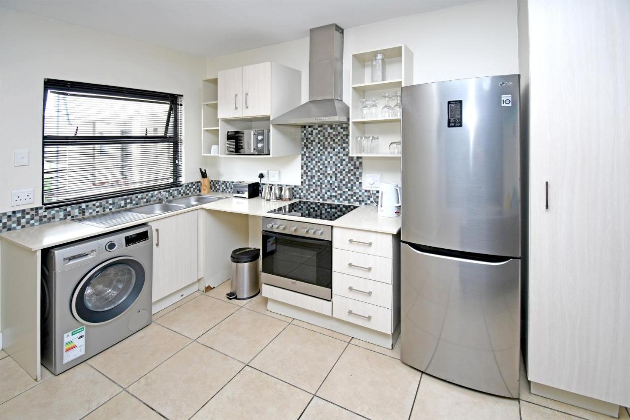 Zwelakho Furnished Apartments The Cube Johannesburg Kültér fotó