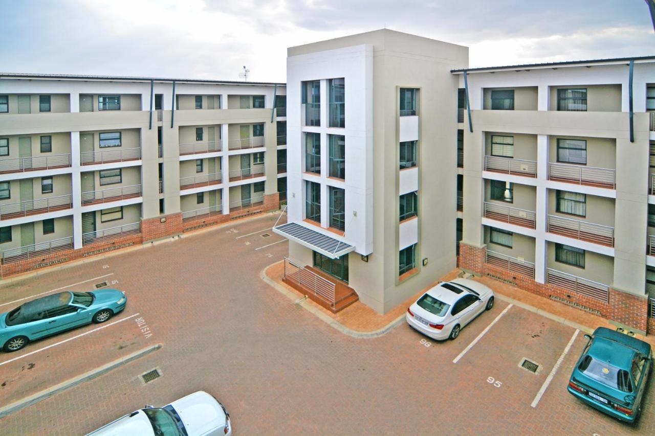 Zwelakho Furnished Apartments The Cube Johannesburg Kültér fotó