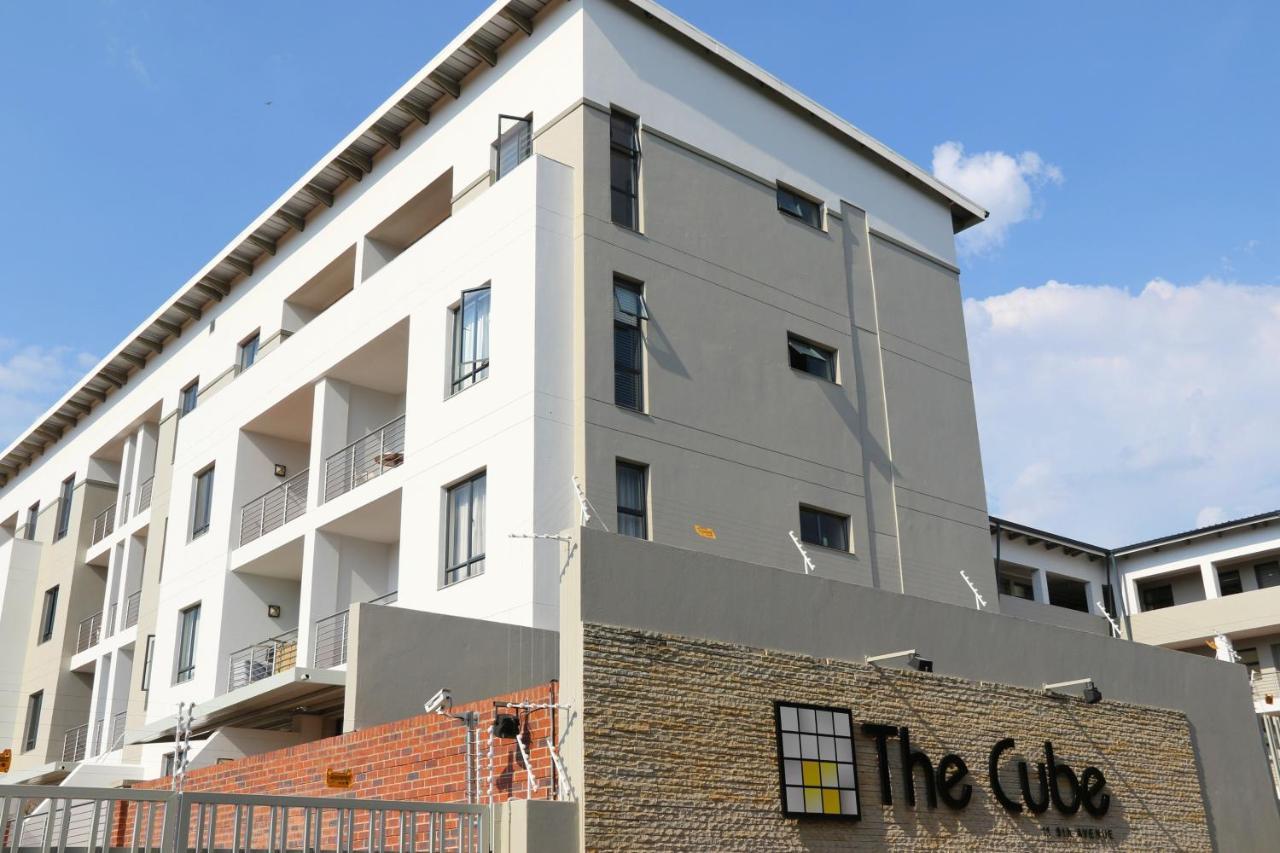 Zwelakho Furnished Apartments The Cube Johannesburg Kültér fotó
