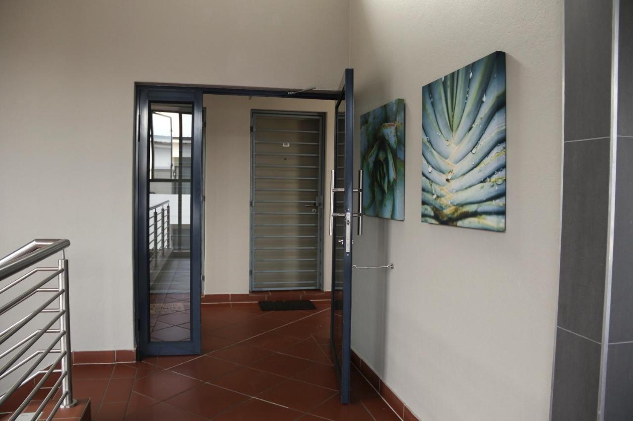 Zwelakho Furnished Apartments The Cube Johannesburg Kültér fotó